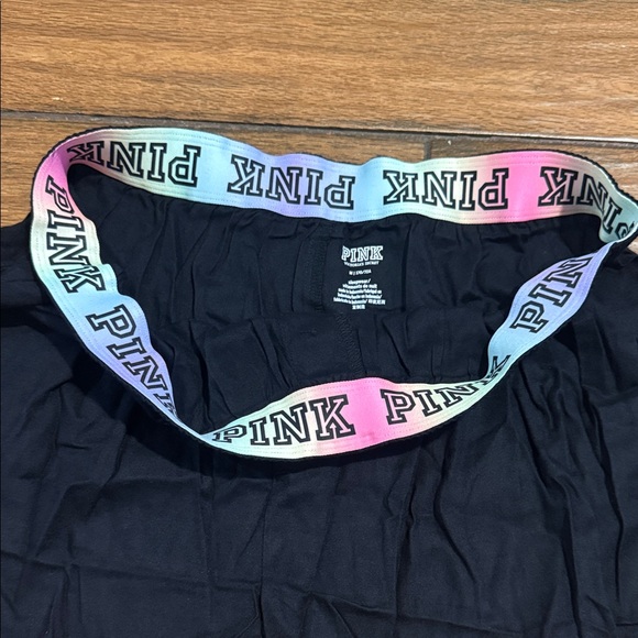 PINK Victoria's Secret Black Athletic Shorts - Picture 2 of 3